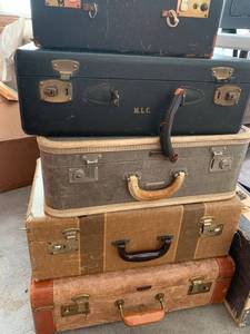 lot 79 image: Lot of 7 Vintage Luggage Pieces