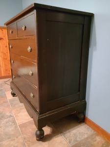 lot 44 image: Vintage Dark Wood Dresser