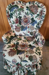lot 42 image: Upholstered Floral Print Chair