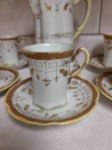 lot 59 image: White And Gold Japanese Tea Set