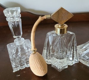 lot 72 image: Womens Crystal Perfume BottlesAtomizers