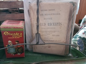 lot 99 image: Lot Of Vintage Housewares