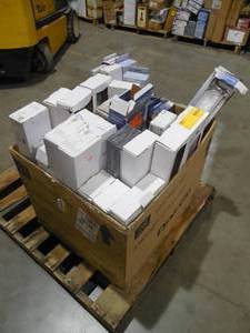 lot 28 image: WHOLESALE PALLET LOT OF TOWEL BARS - SHELF PULLS