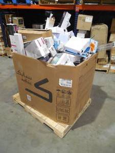 lot 29 image: WHOLESALE PALLET LOT OF TOWEL BARS -PAPER HOLDERS.  SHELF PULLS