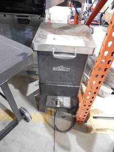 lot 86 image: RiverGrille Oil-Less Fryer & Roaster