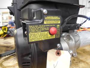 lot 102 image: TORO 202 CC ENGINE - HORIZONTAL SHAFT