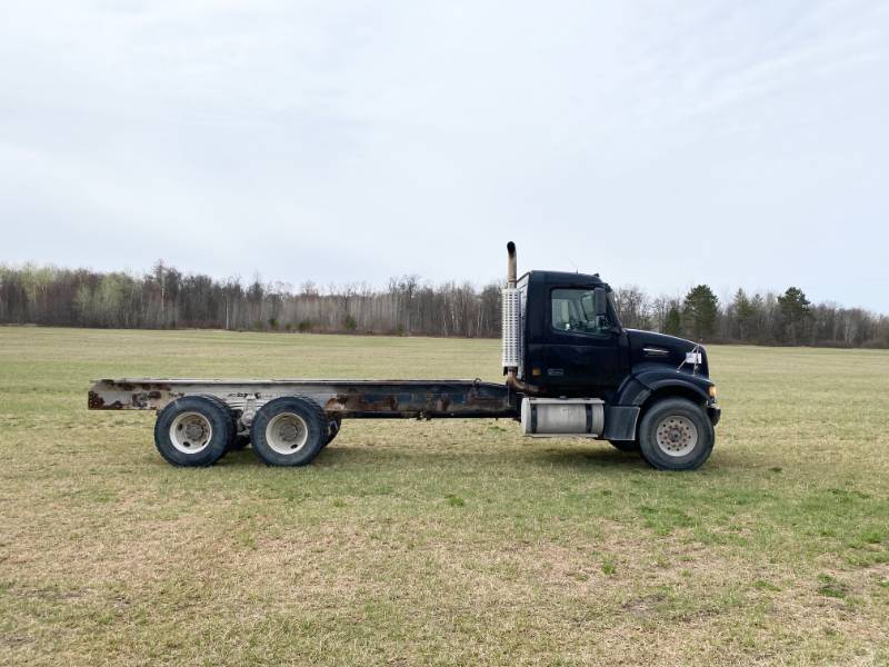 2004 Volvo VHD Chassis #208
