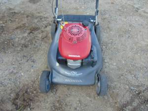 lot 10 image: Honda Self Propelled Lawn Mower