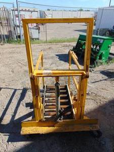 lot 13 image: Lift With Rollers