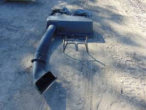 lot 17 image: Wheel Horse Bagger