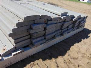 lot 33 image: Pallet Of Used Composite Deck Boards