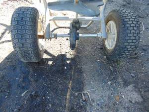 lot 44 image: Lesko Spreader