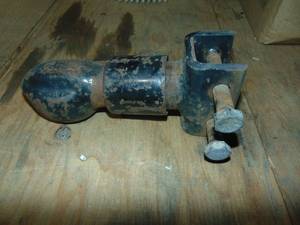 lot 67 image: 2 516 Bolt on Coupler