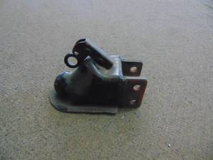 lot 68 image: 2 516 Bolt on Coupler
