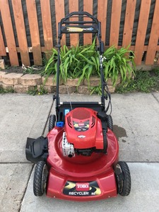 lot 3 image: Toro Recycler 22 Self-Propelled and Electric Start Lawnmower (See Videos)