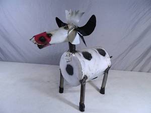 lot 11 image: New Recycled Metal Garden Art Cow