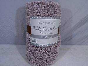 lot 19 image: New Teddy Sherpa Throw