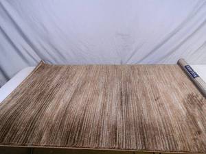 lot 28 image: New Area Rug