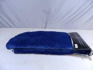 lot 35 image: New Signature Hotel Collection Sherpa Throw