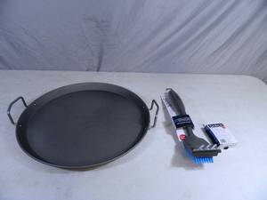 lot 36 image: New Saber and Oklahoma Joes Grilling Accessories