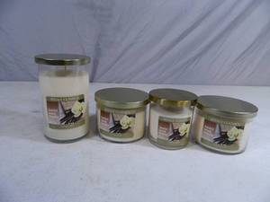 lot 39 image: 4 New Sandalwood Vanilla Candles