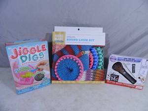 lot 66 image: New Loom and Craft Kits