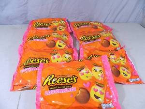 lot 124 image: 7 New Bags of Reese Peanut Butter Cups