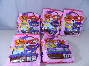 lot 126 image: 5 New Large Bags of Candy