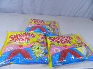 lot 138 image: 75 Treat Sized Bags of Swedish Fish