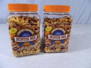 lot 139 image: 2 lbs 8 oz of Cheesy Cheddar Hunters Mix