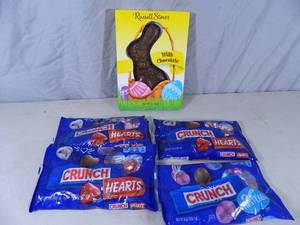 lot 146 image: New Nestle Crunch and Russell Stover Bunny