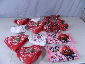 lot 154 image: New Assortment of M and Ms