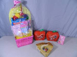 lot 160 image: New Super Cute Unicorn Basket and Lindt Lindor Chocolates