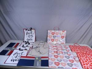 lot 204 image: New Giftbags and New Tissue Paper