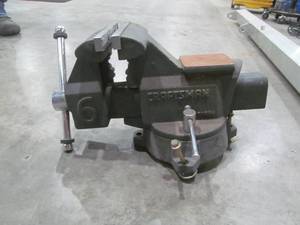 lot 3 image: Bench Vise