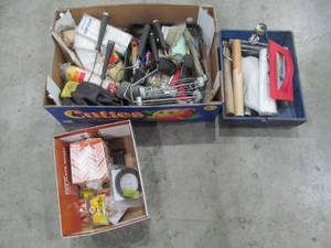 lot 19 image: Painting Supplies