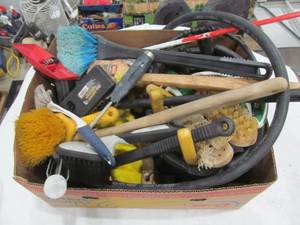 lot 74 image: Cleaning Tools