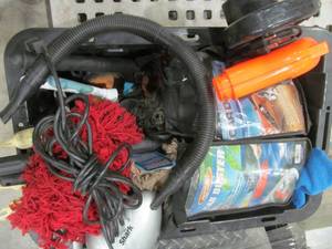 lot 82 image: Car Dusters, vacuums