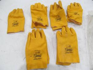 lot 107 image: Work Gloves