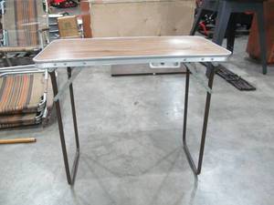 lot 147 image: foldable table
