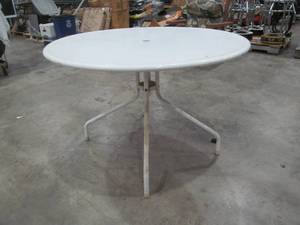 lot 152 image: Patio Table