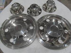 lot 168 image: Wheel trim accessories