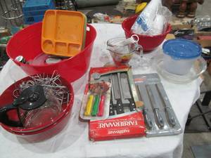 lot 221 image: Kitchenware