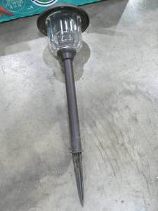 lot 231 image: Solar lights