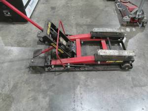 lot 321 image: Floor Jack