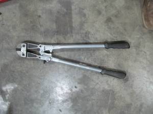 lot 327 image: Bolt cutter