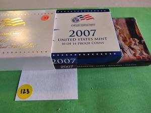 lot 123 image: 2007 14-coin US Mint Proof Set