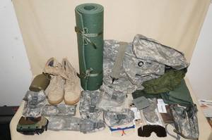 lot 21 image: Army Bag and Accessory Lot