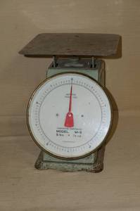 lot 17 image: Antique Scale