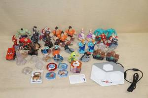 lot 42 image: Disney Infinity Characters and Power discs